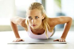 Mách bạn: Chỉ làm theo cách này trong đúng 3 phút bắp tay to mấy cũng thon gọn chỉ sau 1 tuần