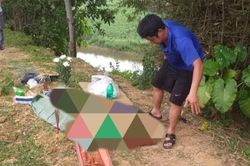Hoảng hốt phát hiện thi thể bé sơ sinh trôi dạt bên sông Ngàn Sâu