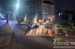 Tông đuôi xe tải đậu ven đường, 2 công nhân tử vong thương tâm