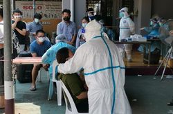 Người Việt ở Lào: 'Nhiều người vẫn tụ tập uống bia mỗi chiều'