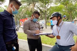 Người dân TP.HCM bị xử phạt vì không đeo khẩu trang