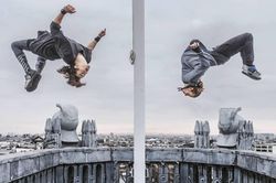 Chàng trai parkour mạo hiểm trên mái nhà Paris