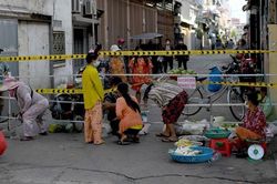 Người dân Campuchia vật lộn trong phong tỏa, thiếu thốn thực phẩm trầm trọng