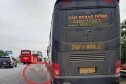 Đang mở cốp xe, phụ xe khách bị xe container đâm tử vong