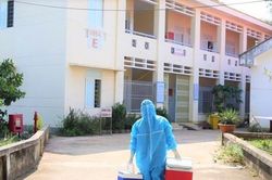 Vào vùng giáp Campuchia lấy mật ong, hai người bị đưa đi cách ly