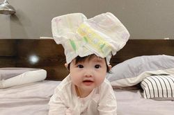 Đông Nhi vắng nhà, Ông Cao Thắng tạo kiểu tóc cho Winnie, không ai nhịn được cười