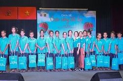 Tặng 300 phần quà cho học viên Cơ sở xã hội Nhị Xuân