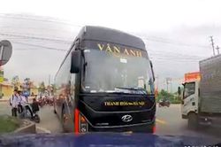 Tước giấy phép lái xe đối với tài xế xe khách đi ngược chiều trên quốc lộ 1A