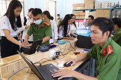 Cấp CCCD lưu động cho hơn 1300 giáo viên và học sinh