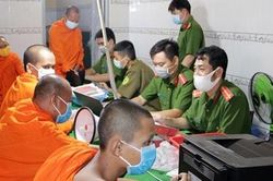 Phát huy vai trò chức sắc, người có uy tín trong đồng bào Khmer trong cấp CCCD