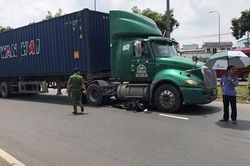 Bình Dương: Xe container cán chết một nữ sinh năm cuối đại học