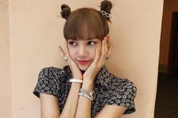 Lisa và dàn sao Hàn đeo đồng hồ xa xỉ nào?