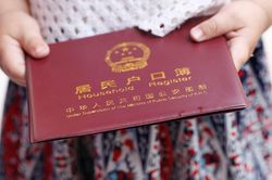 Người phụ nữ Trung Quốc phát hiện mình 'đã chết' trên hộ khẩu
