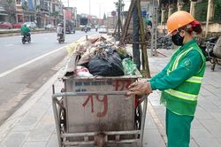 Công nhân môi trường đô thị Thái Nguyên sẽ cầm cự đến bao giờ?