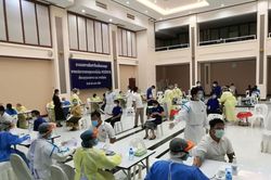 13 người Việt ở Lào dương tính Covid-19