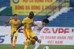 Công Phượng ghi bàn trên chấm 11, HAGL bứt phá trong cuộc đua vô địch