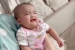 Lần hiếm hoi Mạc Văn Khoa khoe con gái cười toe toét, còn đặt thêm biệt danh khiến dân mạng thích thú
