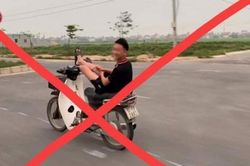 Triệu tập nam sinh lái xe máy bằng chân gây bức xúc dư luận