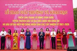 Trao giải thưởng, khai mạc triển lãm trưng bày 63 bức tranh cổ động tấm lớn toàn quốc