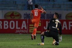 Hà Nội FC thất bại trong ngày HLV Park Choong Kyun ra mắt