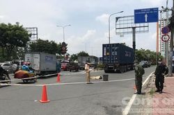 Xe container cán nữ sinh năm cuối tử vong ở cầu vượt Sóng Thần