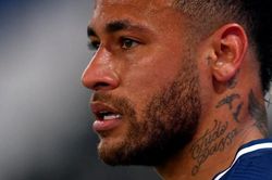 Hai bộ mặt của Neymar