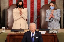 Tổng thống Mỹ Biden phát biểu lần đầu trước Quốc hội: 'Khoe' thành tích chống Covid-19, nói cứng với Trung Quốc và Nga