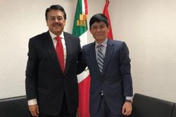 Đại sứ Nguyễn Hoành Năm chào xã giao Chủ tịch Ủy ban Đối ngoại Hạ viện Mexico