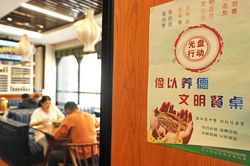 Trung Quốc thông qua luật chống lãng phí thực phẩm