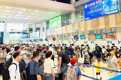 Phòng dịch COVID-19 ở sân bay Nội Bài ngày cao điểm