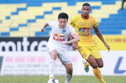 Xuân Trường nhận quà ý nghĩa ngày sinh nhật; Thua ngay trận ra mắt, HLV Hà Nội FC sẵn sàng ra đi