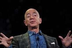 Tài sản của Jeff Bezos lại vượt 200 tỷ USD