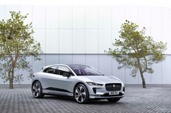 Jaguar I-Pace có thêm phiên bản Black, trải nghiệm thể thao dành cho khách hàng