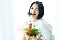 Vì sao phụ nữ dễ bị trĩ khi mang thai và sinh con?