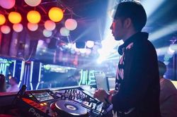 'Chúng tôi rất buồn khi tiếp tục phải đóng bar, quán karaoke'