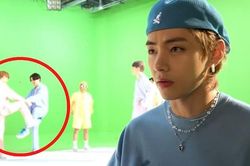 Chết cười với cảnh làm loạn của đôi chim non Jungkook và Jin BTS