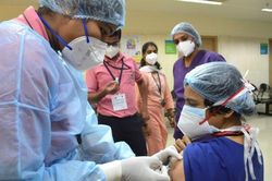 Dịch Covid-19: Nhiều bang của Ấn Độ không thể mở rộng chương trình tiêm chủng trong giai đoạn 3