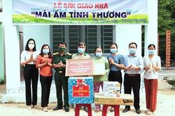 Quân đoàn 4 tặng nhà 'Mái ấm tình thương' cho gia đình có hoàn cảnh khó khăn