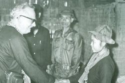 Những bông hoa ngược dòng của 'đất thép'