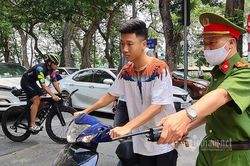 Công an Hà Nội 'mạnh tay' phạt người dân không đeo khẩu trang
