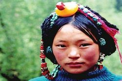 Kỳ lạ nơi phụ nữ phải 'qua đêm' với 20 người đàn ông để lấy được chồng