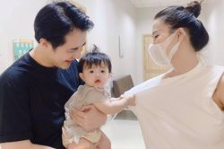 Chưa đầy 1 tuổi, Winnie đã 'hổ báo' nắm áo níu kéo Đông Nhi: Ông Cao Thắng phải lên tiếng khuyên nhủ?