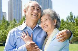 2 nguyên nhân khiến tuổi thọ đàn ông thường thấp hơn phụ nữ?