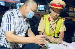 CSGT Công an Lạng Sơn kiểm tra, xử lý vi phạm về nồng độ cồn dịp lễ 30/4 – 1/5