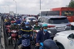 Cao tốc TPHCM - Trung Lương tắc nghẽn nhiều giờ