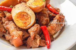Nhớ cơm mẹ nấu , em gái đảm tìm mọi cách làm lại món ăn ký ức, ăn 1 miếng cả bầu trời tuổi thơ tìm về