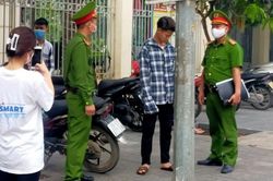 2 thanh niên Hà Nội bị phạt 4 triệu đồng vì không đeo khẩu trang nơi công cộng