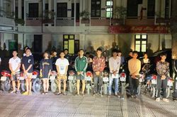 Chặn đứng nhóm thanh niên đua xe quanh thành cổ Sơn Tây