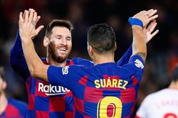 Suarez nói 'lời gan ruột' khuyên Messi ở lại Nou Camp