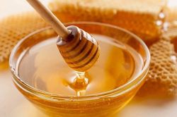 Chữa môi khô nứt nẻ tại nhà không phải ai cũng biết